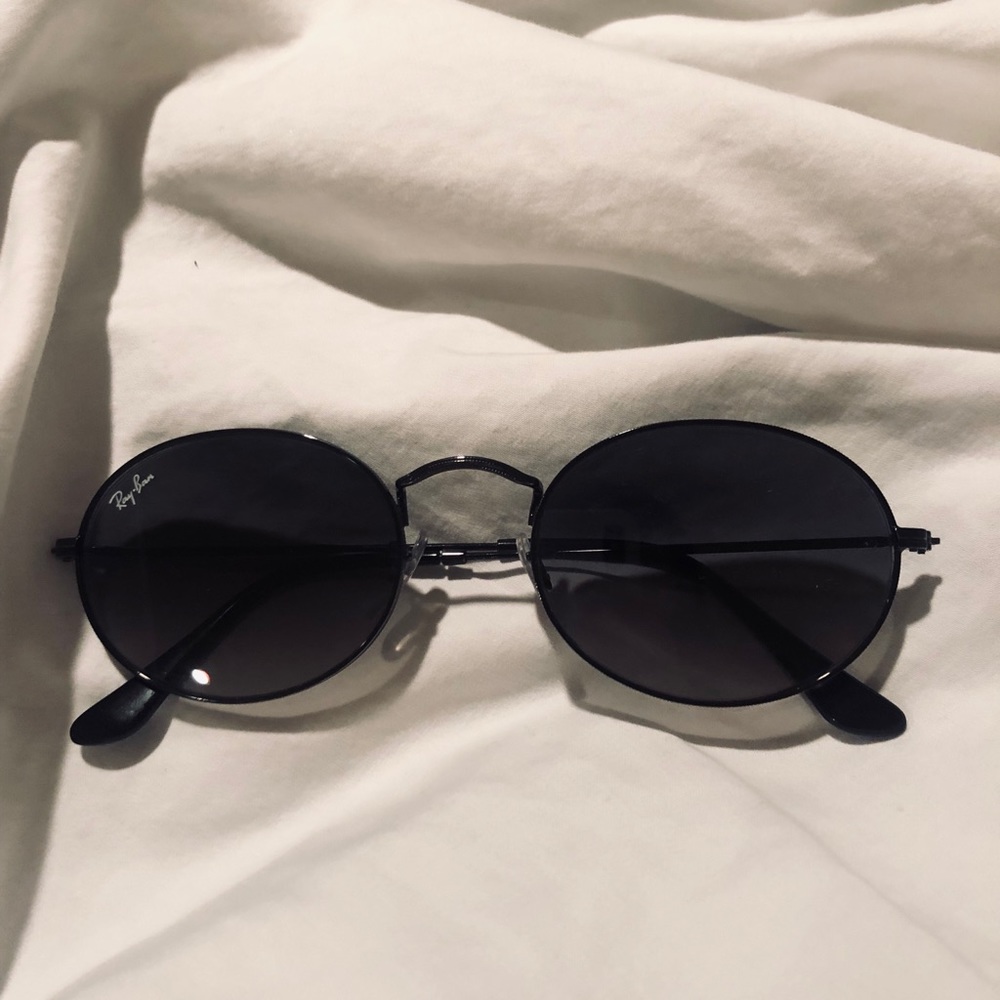 Ray-Ban Oval Flat Lenses - Black & Grey Gradient